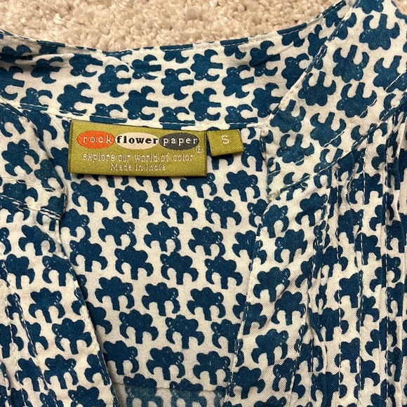 Size small button down flowy top with gorgeous pattern - Picture 3 of 5